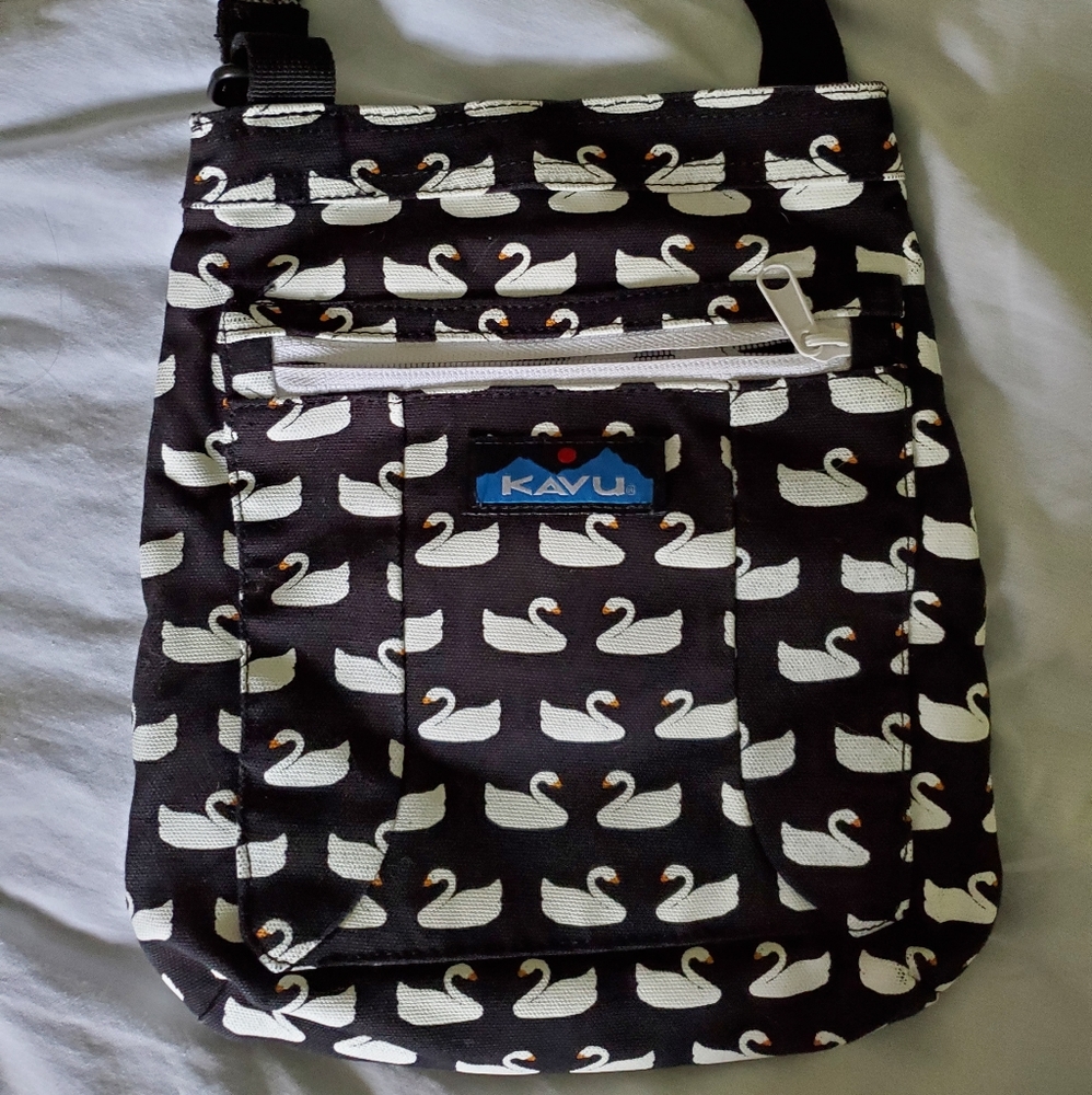 NWOT Kavu Swan 🦢Crossbody Keeper Bag (Never Used.)